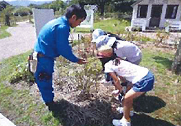 特定非営利活動法人　ローズリングかのや ばららキッズ　土と触れ合う寄せ植え体験